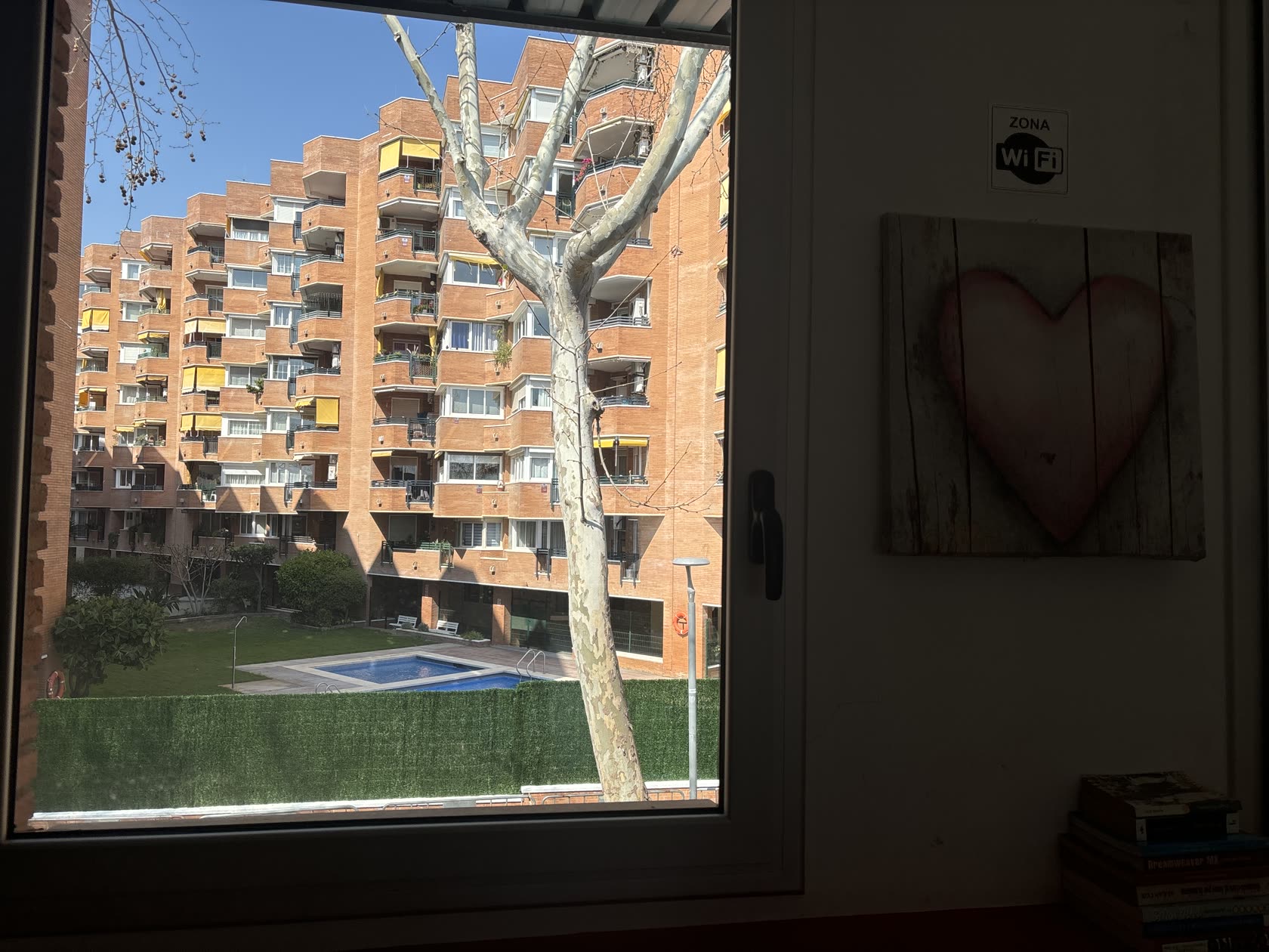 Vistes exteriors des de les finestres de l'espai de treball